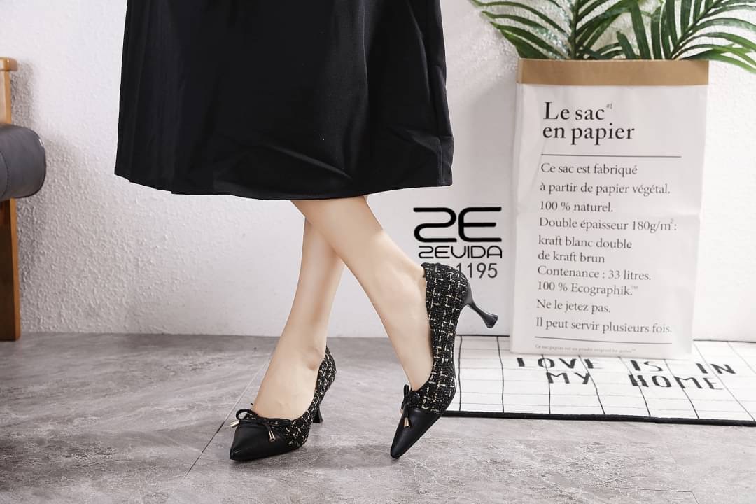 สินค้าพร้อมส่ง มาใหม่จ้า รองเท้าสไตล์เกาหลีงานนำเข้า คัชชูงานหนังพียูเกรดพรีเมี่ยม ดีไซน์ทรงหัวแหลม ด้านหน้าแต่งอะไหล่โบ สวยหวาน งานน่ารักมากๆ ส้นเข็มสูง 2.5 นิ้ว มี 3 สี