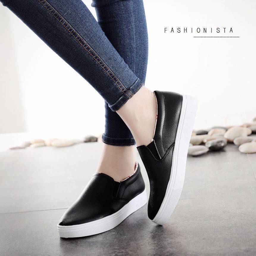 สลิปออนแบบหนังนิ่ม ใส่สบาย คล่องตัว งานสวยพร้อมส่งค่ะ รองเท้าแฟชั่นชิคๆ แต่งขอบยางยืดด้านข้าง เน้นความสบายในการสวมใส่ พื้น 1นิ้ว ใส่ง่ายเดินไม่เมื่อย ดีไซน์เน้นความเรียบง่ายใส่แมชเสื้อผ้าได้ทุกแนวจ้าา มีไว้ได้ใช้แน่นอน