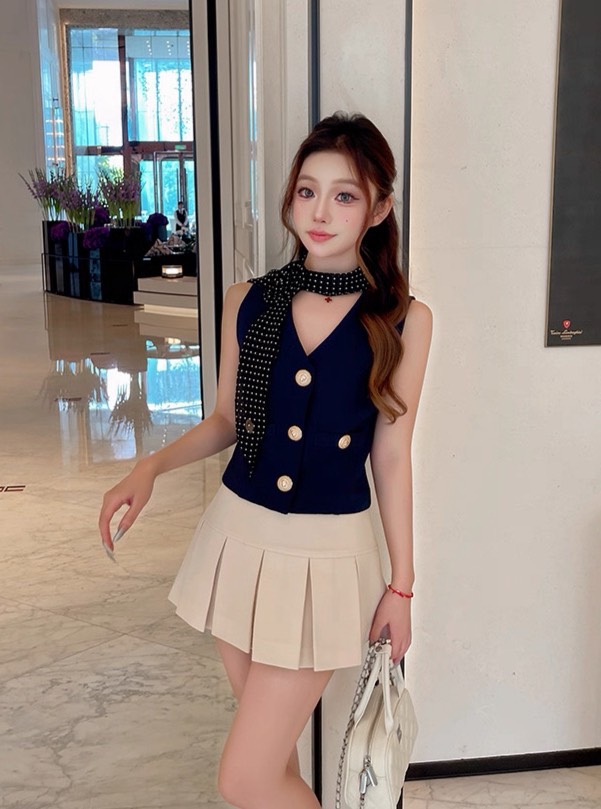 ชุดเซทแฟชั่น ชุดเซต4ชิ้น สุดคุ้ม!! เสื้อโทนสีกรม คอวีกระดุมหน้าสีทองสวยหรูโดดเด่น