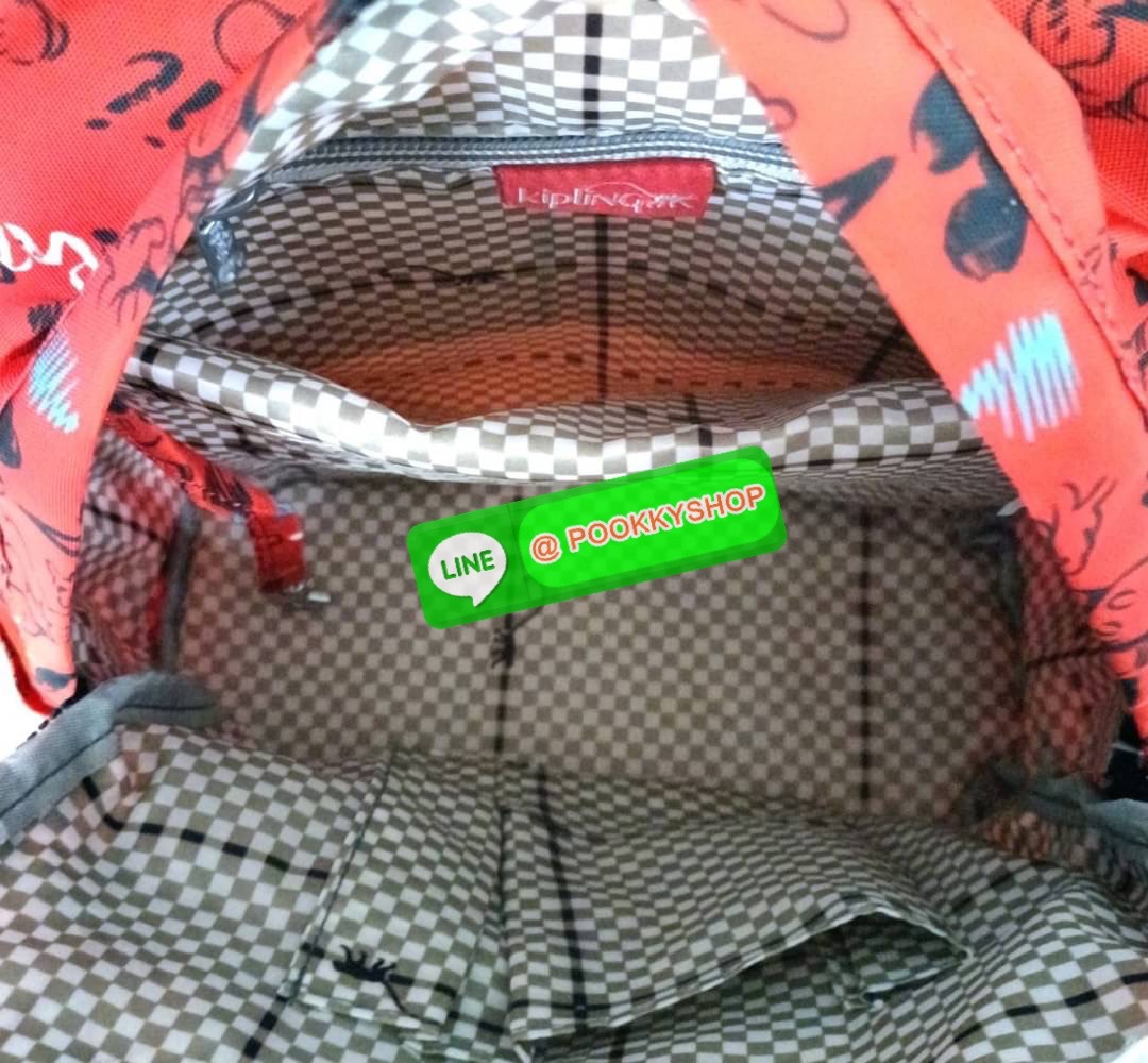 KIPLING 3 WAYS MINI BACKPACK ซับในลายตาราง กระเป๋าสะพาย 3 Ways รุ่นใหม่ วัสดุ Nylon & Polyester 100% หูหิ้วหนังปั๊มชื่อแบรนด์ สายสะพายยาวเลื่อนปรับได้ free size และ สามารถถอดได้ สามารถถือหรือสะพายได้ จะสะพายไหล่ สะพายเฉียง Crossbody หรือจะคล้องสายเป็นเป้ส