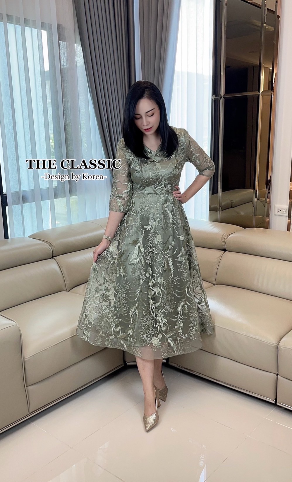 เดรสแฟชั่น เดรสออกงานแขนสามส่วน ใช้ผ้าเนื้อดีปักลวดลายทั้งตัวด้วยไหมเนื้อเงา