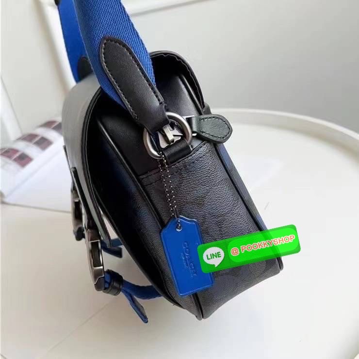 COACH TRACK CROSSBODY IN COLORBLOCK SIGNATURE CANVAS WITH COACH PATCH (C6657) 🛍🛍กระเป๋าสะพายทรงแมสเซ็นเจอร์ ทรงสวยรุ่นที่ต้องมีติดตัวคะหนุ่มๆ จุของได้เยอะมากแบ่งเป็นสัดเป็นส่วน วัสดุหนังแคนวาสสลับหนังแท้ กระเป๋ามีตัว ล็อค มีซิปด้านใน ด้านห