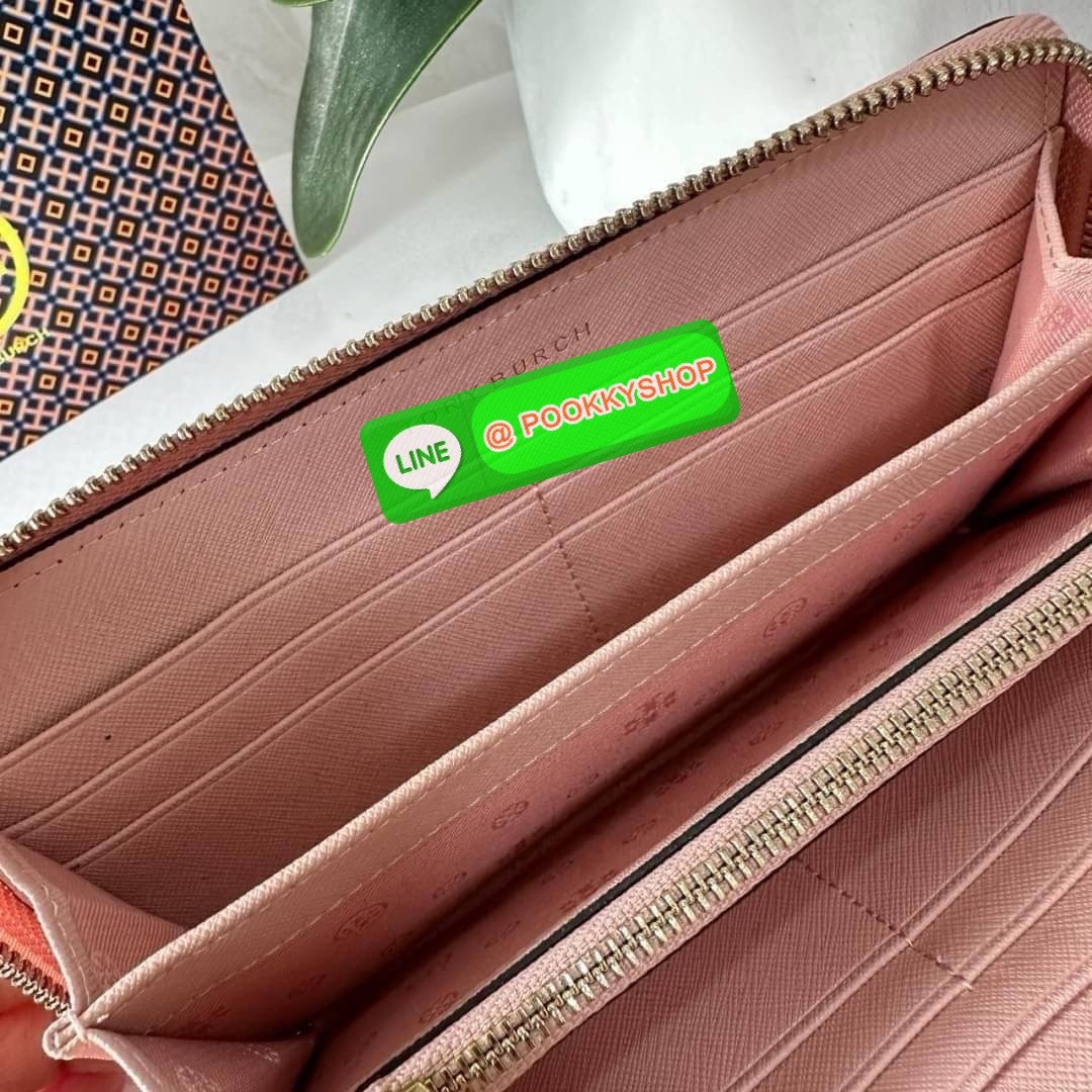 TORY BURCH ROBINSON MULTI GUSSET ZIP CONTINENTAL WALLET กระเป๋าสตางค์ใบยาว แบ่งสัดส่วนด้วยช่องซิปตรงกลางสำหรับใส่เหรียญ มีช่องใส่บัตร และใส่ธนบัตรได้ วัสดุหนังแท้ เปิด-ปิดกระเป๋าแบบซิปรูด ใส่โทรศัพท์มือถือได้ วันชิวๆพกกระเป๋าสตางค์ใบเดียวสะดวกมากค่ะ