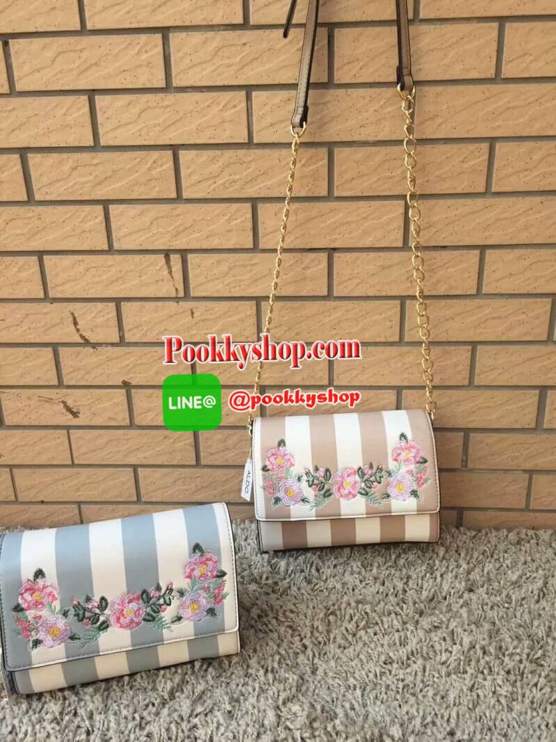 Don't Miss! ALDO Flower Crossbody Bag กระเป๋าสะพาย ALDO แบรนด์ดังจากแคนนาดา ดีไซน์สุดชิคปักลายดอกไม้สไตล์วินเทจหนังลายทางสพาสเทลอยู่ทรงกันน้ำ เปิดปิดด้วยกระดุมแม่เหล็ก ภายในมีโลโก้ ช่องซิป ช่องใส่มือถือ ใส่iphone+ได้ น้ำหนักเบา เป็นอีกหนึ่งรุ่นแนะนำค