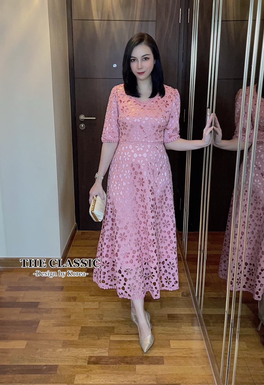 เดรสแฟชั่น เดรสลูกไม้ยาวใช้ผ้าลูกขึ้นลายดอกไม้ เนื้อแน่นอย่างดีมีน้ำหนัก