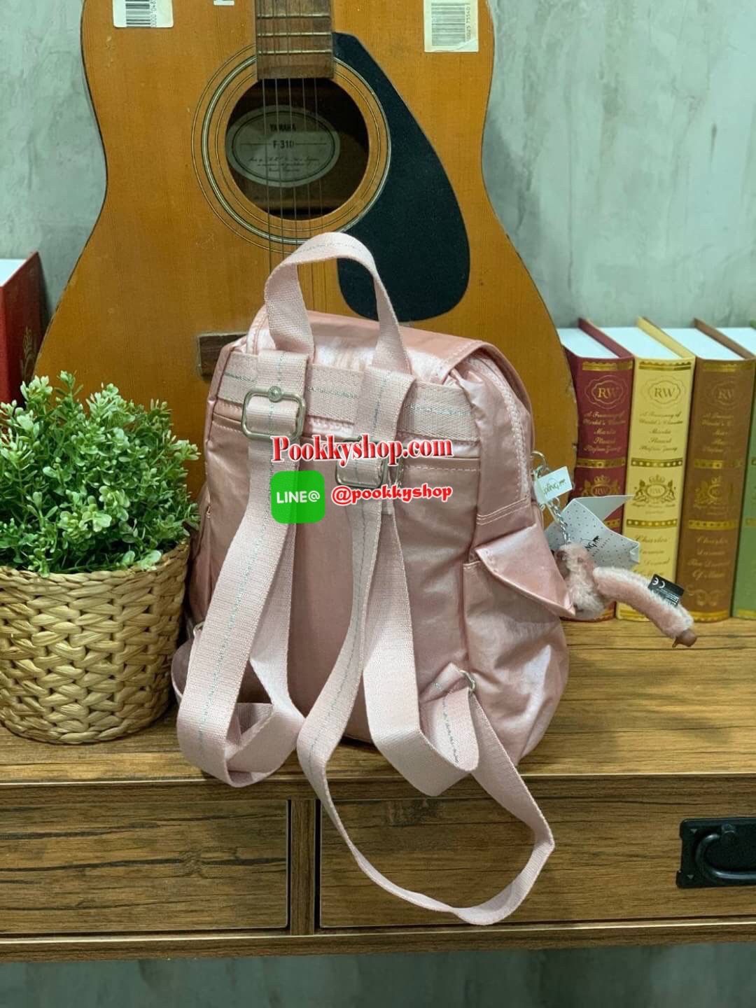 Kipling City Pack Backpack วัสดุPolyamide100% เป้ขนาดกลาง ที่เปิดปิดด้วยตัวล็อค2ชั้นด้วยกระดุมแม่เหล็กและซิป มีช่องใช้งานหลายช่องรวมถึงช่องซิปด้านหน้า มีลูกเล่นที่ด้านหลังมีช่องซิปสำหรับเก็บของและเก็บสายเป้ได้ หรือใช้สายจากเป้สะพายไหล่ได้ ประดับด้วยพวงกุญ