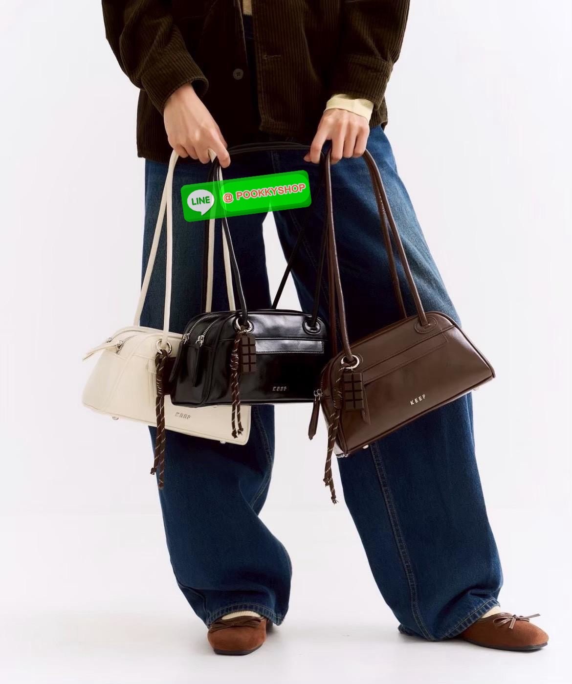 🌙 NEW IN — KEEP “Moonlight” Bowling Bag สไตล์มินิมอล เรียบแต่ดูแพง สะพายได้ทุกลุค ทุกโอกาส ✨ 👜 ดีไซน์ทรง Bowling สุดคลาสสิก ที่ทั้งใช้งานง่ายและมีโครงสวยตั้งทรง ทำจาก หนังสังเคราะห์ไมโครไฟเบอร์ Smooth Nano Oily สัมผัสเรียบเนียน น้ำห
