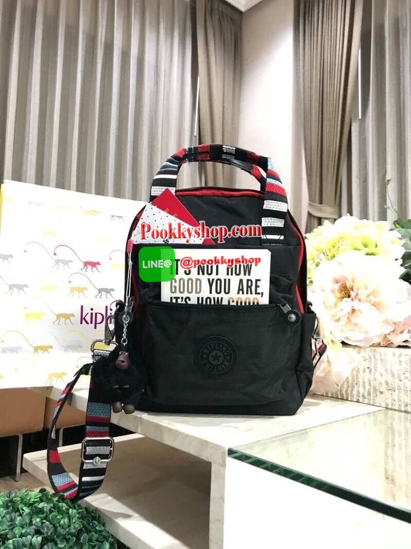 NEW ARRIVAL! KIPLING 2WAYS MINI BACKPACK กระเป๋าสะพาย 2Ways วัสดุ Nylon & Polyester 100% มีหูหิ้วปั้มแบรนด์เเละสายสะพายยาวหลากสีเลื่อนปรับได้ถอดได้ สามารถถือหรือสะพายได้หลายแบบไม่จำเจ จะสะพายไหล่ สะพายเฉียง Crossbody หรือจะคล้องสายเป็นเป้สะพายหลัง Backpac