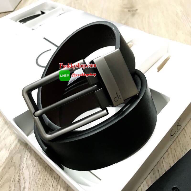 ห้ามพลาด! Best Gift Ideas For Men สุดคุ้ม!ซื้อ1ได้ถึง2! CALVIN KLEIN REAL LEATHER BELT VALUE PACK Limited Edition เซทเข็มขัดหนังวัวแท้ในชุด Gift Box มีหัวเข็มขัดให้เลือกใช้2แบบคุณภาพดี สายเข็มขัดสามารถใช้ได้ทั้งสีดำและสีน้ำตาลเหมือนมี2เส้น2หัวสลับใช้ได้ไม