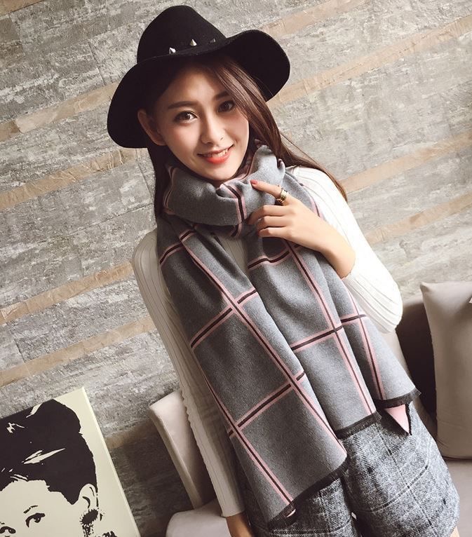 สินค้าพร้อมส่ง ผ้าพันคอสีทูโทนผืนใหญ่นำเข้า มีลายทั้งสองด้าน โทนสีสวยแมทง่าย วัสดุผ้าทอขนแคชเมียร์หนา นุ่ม ติดใจทุกราย เป็นไอเทมที่ควรมีติดตู้เสื้อผ้าเลยจ้า