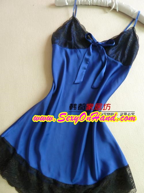 ชุดนอนผ้าไหม ชุดนอนสายเดี่ยว ผ้าไหมสีน้ำเงิน แต่งลูกไม้ดำขอบชุด และชาย ..เกรดหรู สวย เซ็กซี่แนวคุณหนูไฮโซ มากๆคะ