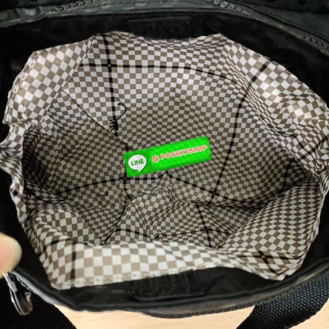 KIPLING ELISE HANDBAG กระเป๋าถือและสะพายไหล่ วัสดุ Nylon +Polyester ขนาดกำลังพอดี จุของได้มาก มีหูจับสองสาย ถือสะดวก น้ำหนักเบา มีช่องซิป ด้านหน้า ช่อง กระเป๋าหลักเปิด-ปิดด้วยซิป มี3 ช่องว่างใส่ของได้จุมากๆ ใส่มือถือได้ กระเป๋าสตางค์ใบยาว และ เครื่องสำอาง