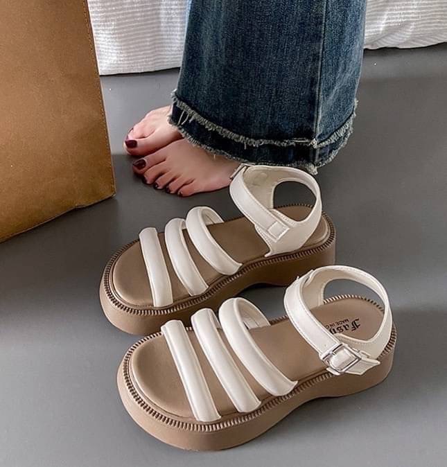 พร้อมส่ง รองเท้าลำลอง สูง 2 นิ้ว งานสวม 3 นวมนิ่ม ใส่สบายเท้า สายงานรัดส้นปรับขนาดได้ ของมันต้องมี ใส่สวย แมทซ์ได้กับทุกชุดจ้า **งานนำเข้า 100%