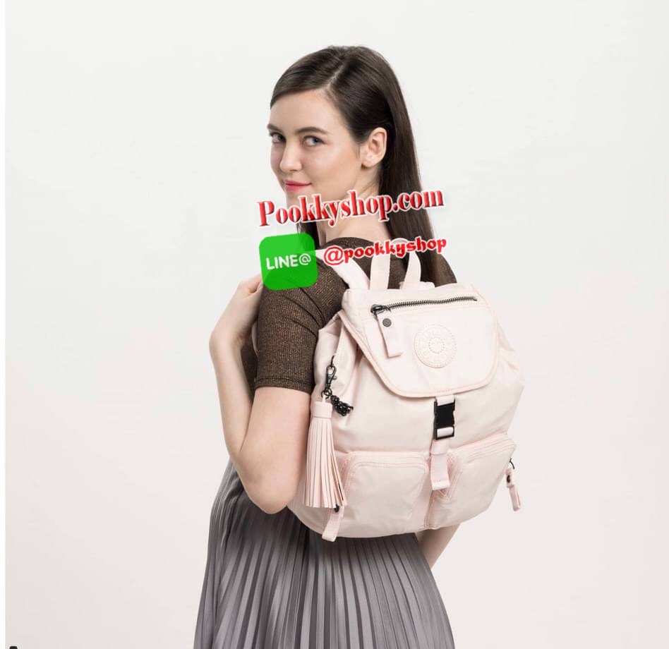 KIPLING INAN Medium Backpack with Push Buckle คอลเลคชั่นใหม่ล่าสุดจาก Paka Premium เป้ไซส์ขนาดกลางกำลังดีที่เปิดปิด2ชั้นด้วยเชือกรูดและตัวล้อคที่ทันสมัย วัสดุ Polyester100% อะไหล่สีRose goldทั้งหมดรวมถึงเจ้าพวงกุญแจmonkeyและพู่หนังrubber เพิ่มความหรูหรา ค