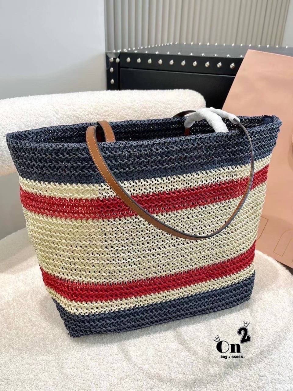 Miu Miu Women's Natural Colorblock Shopping Bag In Knit Fabric Onesize กระเป๋าทรงชอปปิ้งมาใหม่ งานถักสวยเป๊ะมากค่ะ ไซส์ใหญ่ใส่ของได้ครบจบที่ใบเดียว สาวๆนักช็อปห้ามพลาดนะ