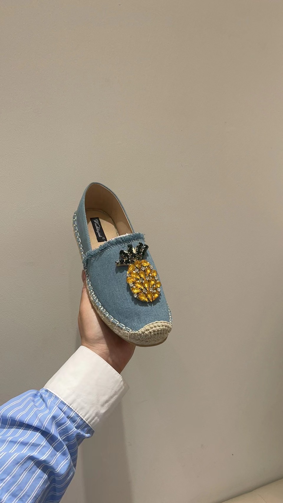 Shoe slip on รองเท้าBrand slip on งานสวยมาใหม่ รุ่นนี้ใส่สบาย ใส่แมตช์กับชุดง่าย สาวๆควรมีค่า💖