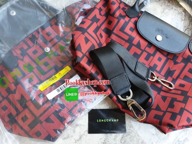 LE PLIAGE LGP TOP HANDLE BAG M รายละเอียด • วัสดุ: ผ้าใบ • อะไหล่: นิกเกิล • ตัวกระเป๋า: ผ้าใบโพลีอะไมด์เคลือบด้านใน • ตกแต่ง: หนังวัว รายละเอียดภายนอก • การปิด: ซิปและกระดุมสแน๊ป • สายสะพาย: ถอดออกได้ • ช่อง: 1 รายละเอียดภายใน • ช่องใส่ของ: 1 • จุของได้เ