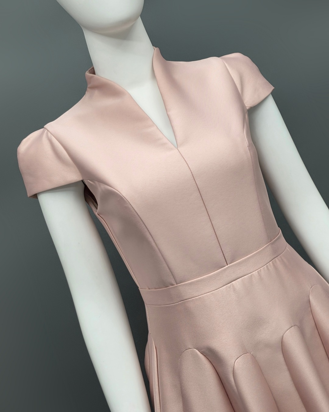 เดรสแฟชั่น เดรสเสื้อคอตั้ง แขนสั้น กระโปรงบาน