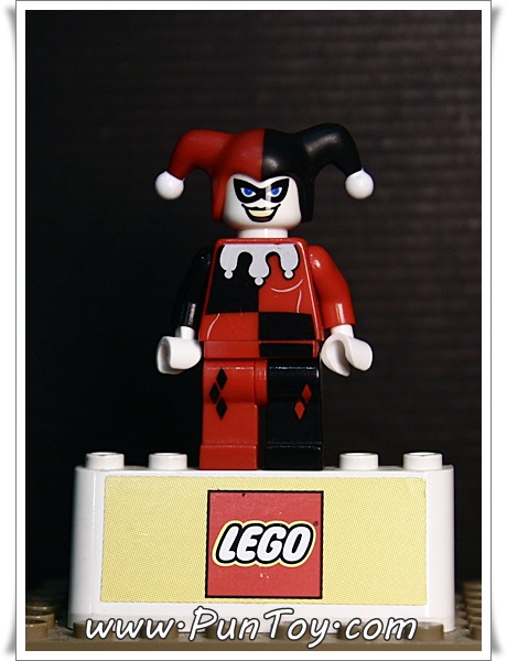 bat026: Harley Quinn - White Hands