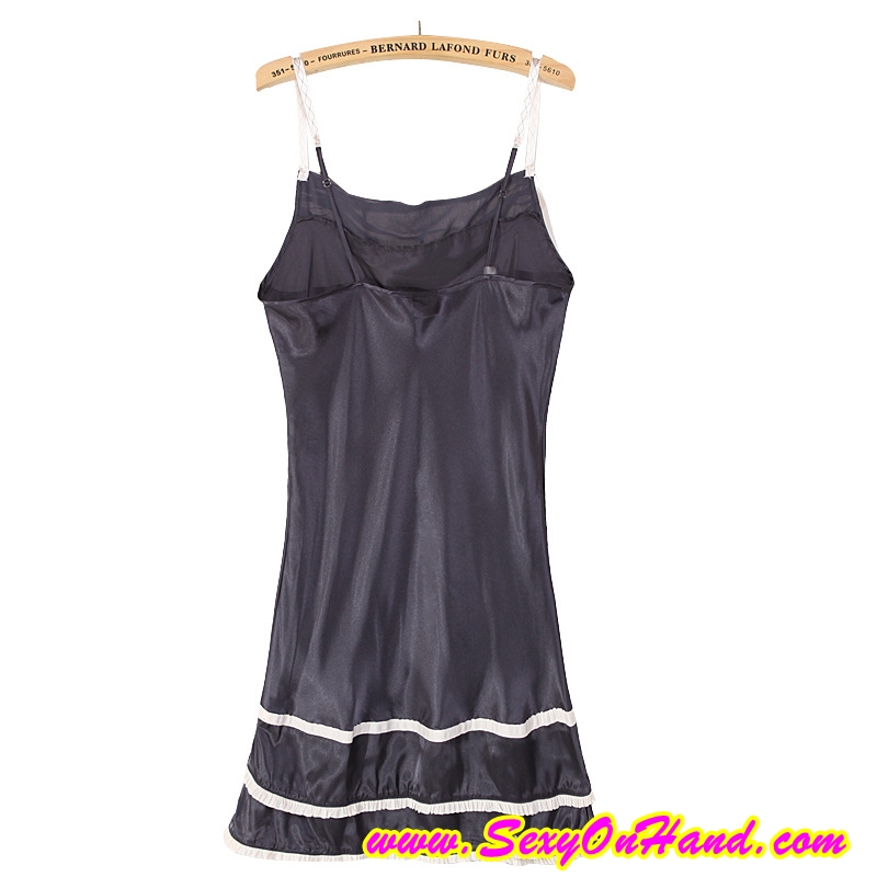 ชุดนอน สายเดี่ยว ผ้าไหม เกรดpremium สินค้าส่งนอก สีเทาเนื้อมัน หรู คอถ่วง แต่งสายและชายลูกไม้ เนื้อผ้ามันลื่น เย็น สวมใส่สบาย(Size L:Asia/ Size M:Europe)