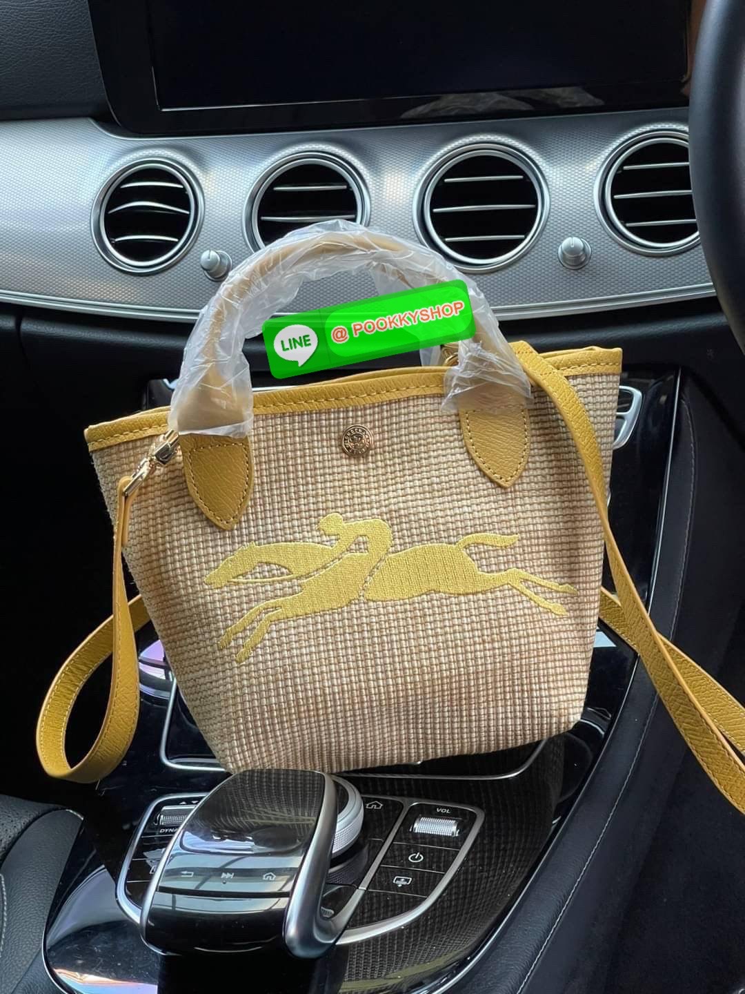 ðLONGCHAMP Le Pliage Paris - St Tropez Handtasche āļĢāļļāđāļāđāļŦāļĄāđāļāļēāļāđāļāļĢāļāļāđ āđāļāđāļāļāļĢāļ°āđāļāđāļēāļāļ·āļāļŦāļĢāļ·āļāļŠāļ°āļāļēāļĒ āļāļēāļāļŠāļēāļ raffia āļāļēāļāļāļĢāļ°āđāļāđāļēāļāļąāļāļāđāļ§āļĒāļŦāļāļąāļāļŠāļĩāļāđāļ§āļĒāļĨāļļāļāļāđāļŠāļļāļāđāļāđāļāļāļāđāļŦāļĨāđāļē Celebrities āļāļąāļāļāļĢāļ°āđāļāđāļēāļāļīāļāļāļīāļāļŠāļļāļāļŪāļīāļāļāļēāļ Longchamp āļāļĒāđāļēāļ Le Pliage Paille (āđāļĨāļ āļāļĨāļīāļĒāļēāļ āđāļāļĨāđ) āļĄāļĩāđāļĨāđ