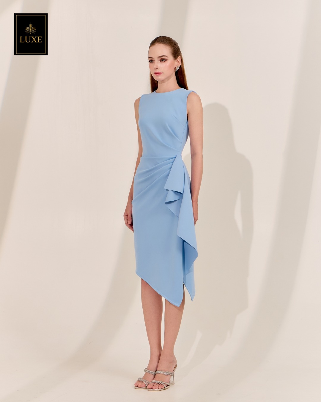 เดรสแฟชั่น เดรสเสื้อคอกลมแขนกุด กระโปรงทรงสอบ แต่งระบายข้าง ปลายเฉลียง