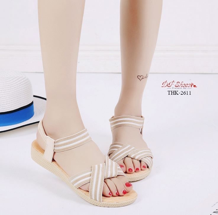 สินค้าพร้อมส่ง SUMMER นี้ห้ามพลาด!!! รองเท้าเเตะรัดส้นไขว้หน้า วัสดุหนัง PU สายคาดทูโทน พื้นยางกันลื่นค่ะ กระชับเท้าไม่หลุดง่าย กันน้ำ ใส่ง่าย เดินสบายค่ะ