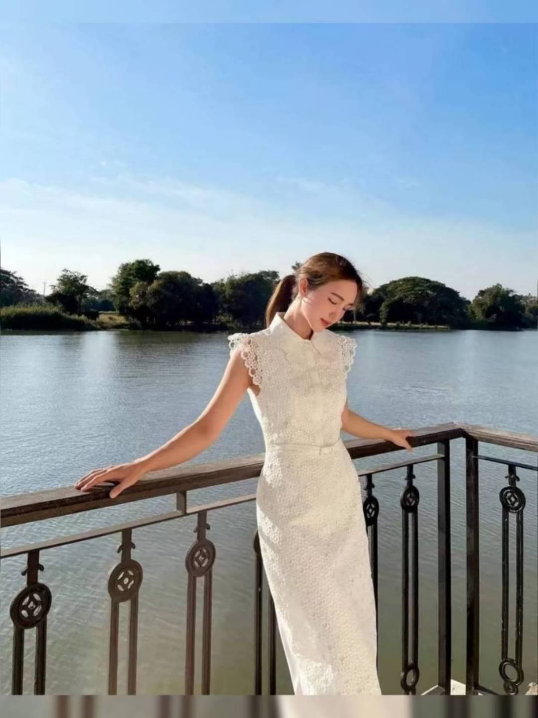Dress สวยหรู ดูดี ดูแพง สายบุญ สายสุภาพ ต้องมาคะ งานพรีเมี่ยม ผ้าลูกไม้อย่างดี นุ่ม ไม่คัน ใส่สบาย มีซับในยาวอย่างดี งานซิปหลัง มีฟองน้ำอกด้วยนะคะ แต่งเข็มขัดเก๋ๆ ตัวกระโปรงผ่าหลังกำลังดี เห็นงานจริงต้องว้าวแน่นอน