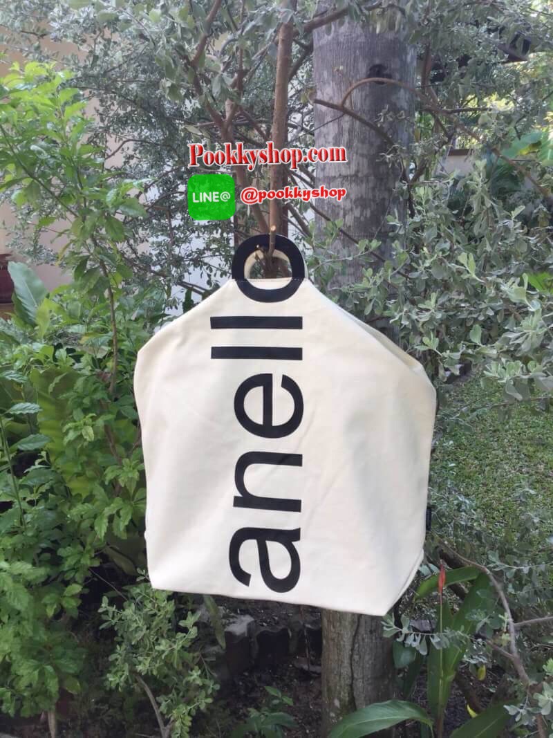 New Arrival!! Anello Cotton Canvas 2WAY Tote Bag คอลเลคชั่นล่าสุด สวยเก๋กับลูกเล่นของโลโก้แบรนด์ที่มีตัวOอักษรสุดท้ายเป็นหูจับ สีลโก้ดูโดดเด่น วัสดุผ้าคอตตอนแคนวาส เปิดปิดด้วยกระดุมแม่เหล็ก ภายในกว้างและลึก มี1ช่องซิปเก็บของสำคัญ สายสะพายปรับความยาวได้ฟรี