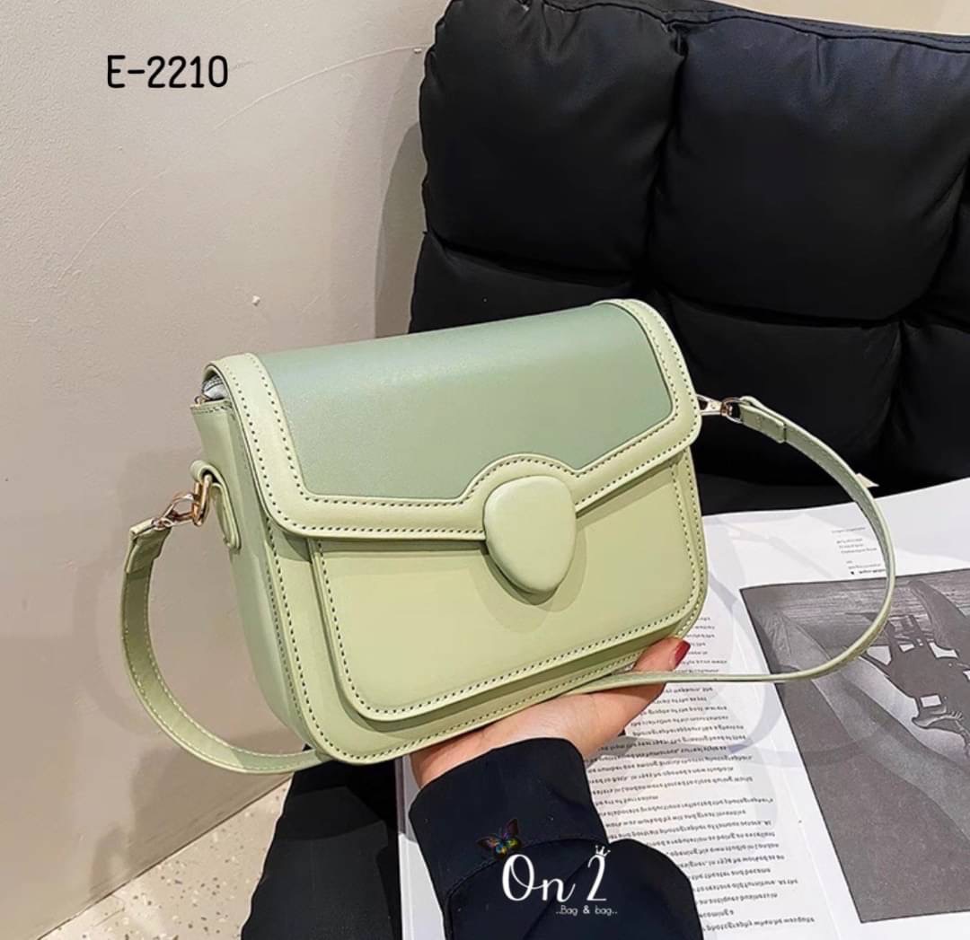 พร้อมส่งค้า แนะนำให้ลอง สะพายมาละมุนมากๆ เป็นใบโปรดที่เเมชได้ทุกลุค รับรองเป็นใบเก่งอีกใบ ทีได้ใช้บ่อยแน่นอน