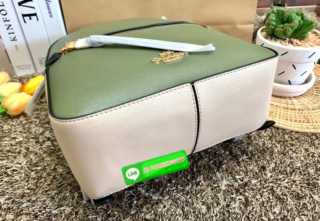 COACH JORDYN BACKPACK ((C2732//76623)) 🌹🌹ไม่มียังไงไหว ต้องบอกว่าน้องสวยมากๆค่า! กระเป๋าสะพายหลังแบบมีหูหิ้ว หนังแแท้ ลายหนังสวยน่าใช้มากค่ะ ด้านหน้ามีช่องซิปใส่มือถือหรือของจุกจิกลงไปได้ค่ะ เปิด-ปิดกระเป๋าแบบซิปคู่ห้อยหนัง ภายในกว้างใส่สั