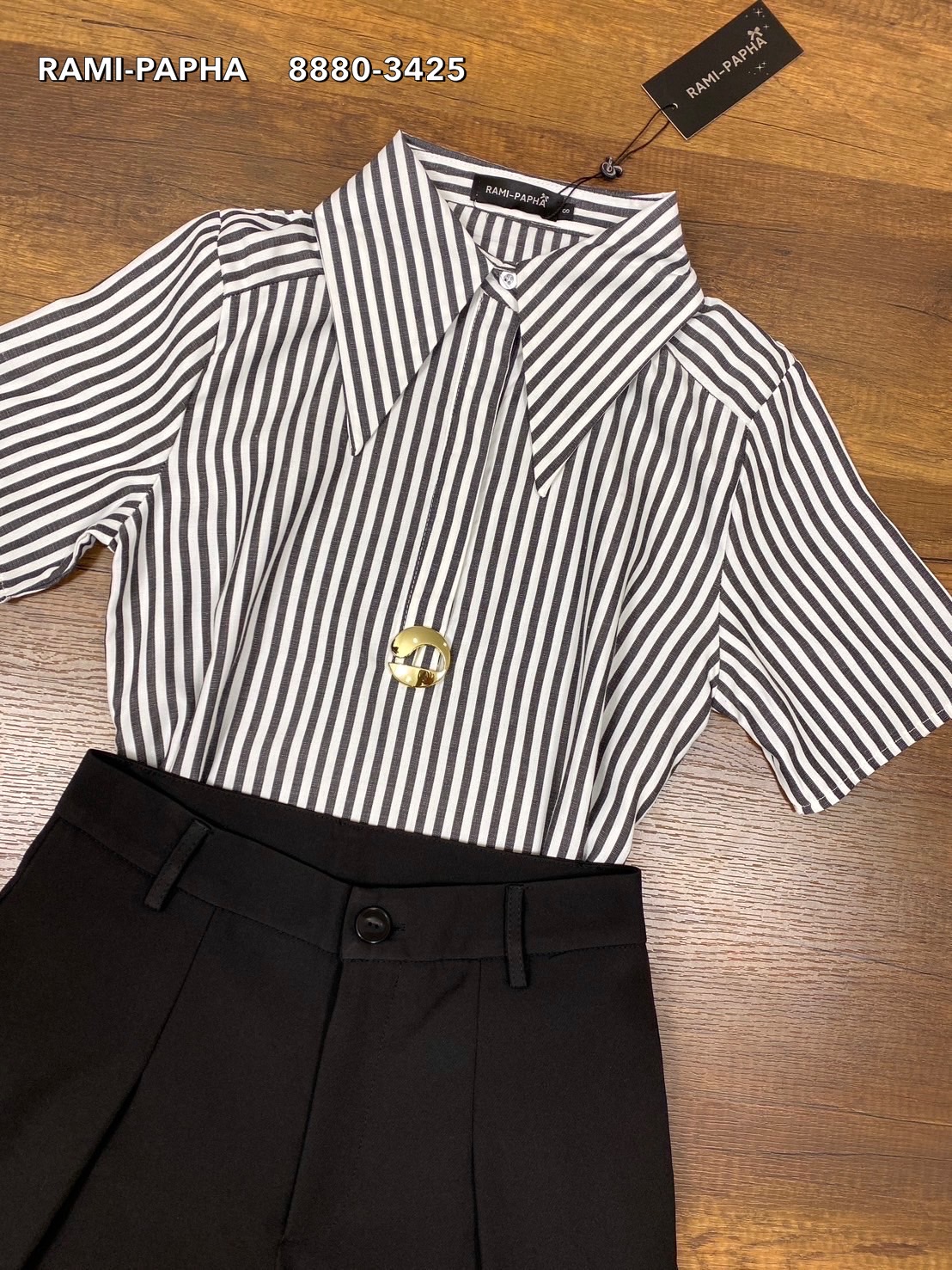 ชุดเซทแฟชั่น เสื้อเชิ้ตแขนสั้นคอปกเก๋ๆ ลายริ้วทางตรงสีสวยคลาสสิค ดีเทลสวยเก๋ กระดุมอกซ่อน