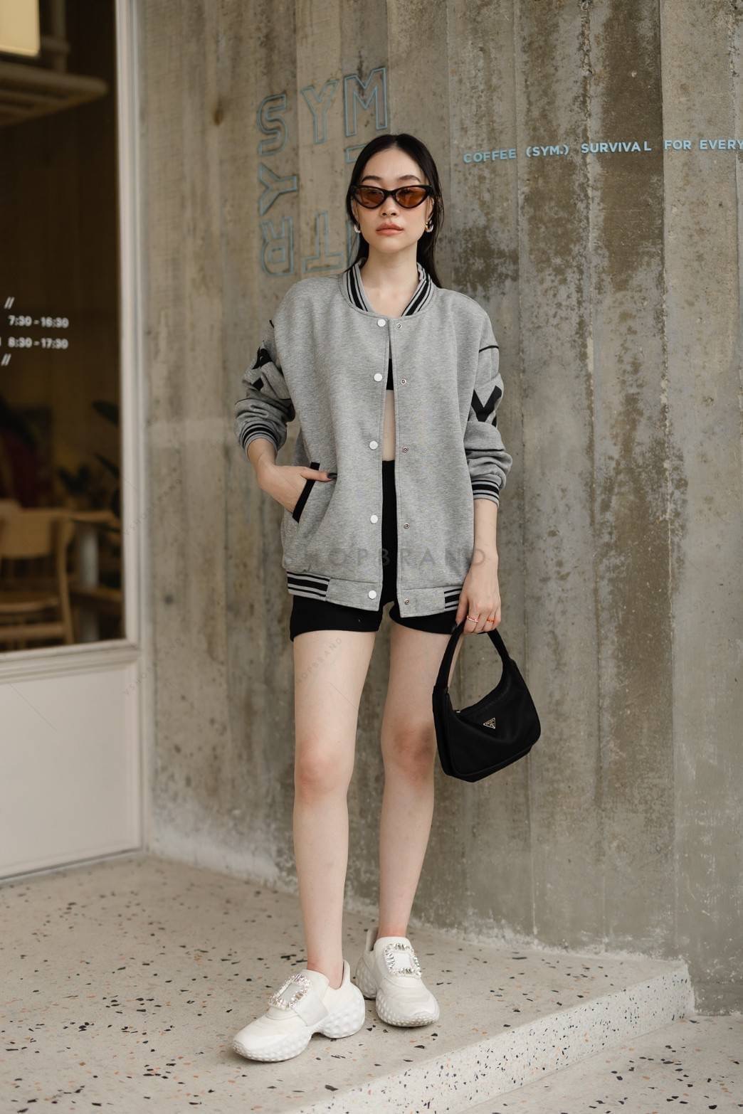 เสื้อแจ็คเก็ตเบสบอล ปักตัว M (กระเป๋าข้างใช้ได้จริง) สไตล์สาวสตรีท รุ่นนี้ผ้าเนื้อดีมากก ใส่แมทซ์กับเสื้อยืดเท่ ๆ สวยลงตัวมากค่ะ