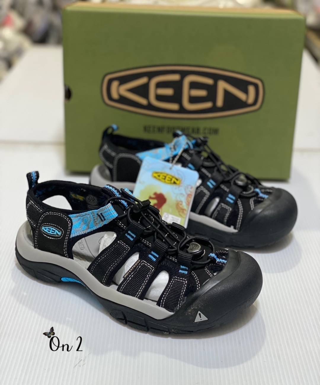 Keen shoes ของต้องมี รองเท้า KEEN NEWPORT RETRO ที่ฮิตมากก คู่ลุยต้องยกให้เค้าเลยค่ะ สายลุย สายเที่ยว บอกเลยว่าคู่นี้เอาอยู่ แต่งตัวง่าย ใช้งานได้ทุกโอกาสเลย งานใส่สลับแท้