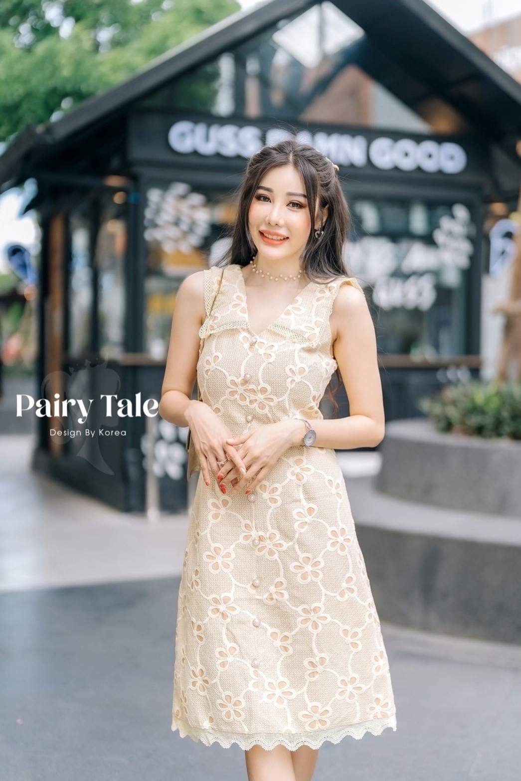 เดรสคอปกผ้าปักลายดอกไม้ฉลุลายสีเหลืองอ่อนๆ ขับผิวมากๆ ลายดอกไม้งานสวย เนื้อผ้าดีค่า ห้ามพลาดน้า