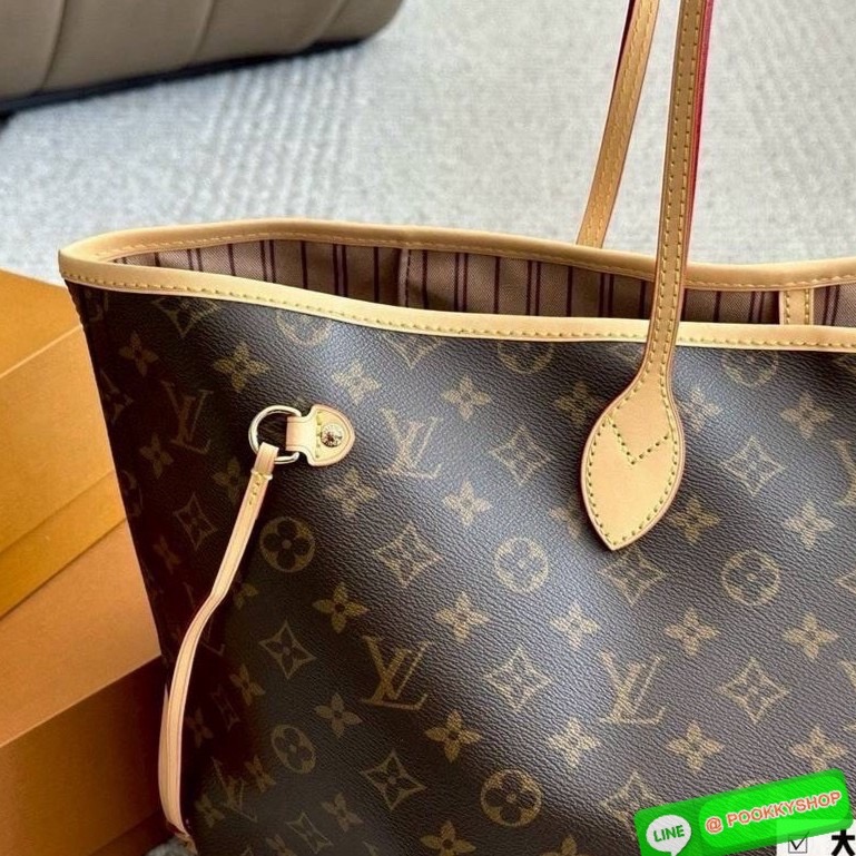 🕊️ พร้อมส่ง | LV Neverfull GM bag กระเป๋าสะพายทรโท้ทใบใหญ่ จุได้แบบไม่จำกัด ไซส์หายากไซส์ตามหา ใหญ่จริงแบบจุใจ มาพร้อมใบลูก สะพายไปเที่ยวต่างจังหวัดคือดีงามมากจ้า หรือจะสะพายไปทำงาน ไปต่างประเทศก็สะดวก ราคาสุดคุ้ม จับจองเป็นเจ้าของได้เลยตอนนี้จัด!