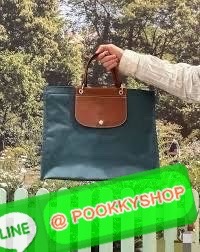 LONGCHAMP Cabas Tote bag L กระเป๋าโท้ทขนาดใหญ่ใช้ในชีวิตประจำได้หลายรูปแบบ ช่วยเพิ่มบุคลิกด้วยความสง่างาม มีกระดุมสแน็ปที่ปากกระเป๋า วัสดุไนลอนอันเป็นเอกลักษณ์ที่มีความยืดหยุ่นและน้ําหนักเบา