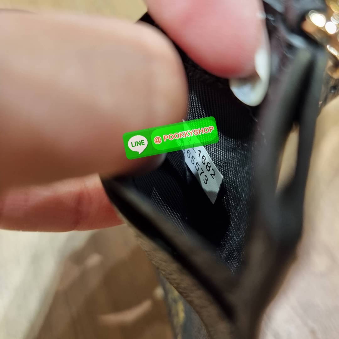 กระเป๋าใส่บัตรคล้องคอ Coach card holder ราคาพิเศษสุดๆ!!! ของหายาก!! ง่ายๆแบบไม่ธรรมดา!! คลาสสิคแต่มีดีเทลโดดเด่น!! กระเป๋าถนอมบัตร พร้อมสายคล้องคอ ดีไซน์ลวดลายสวย ดูดีทุกแบบ ใช้งานง่าย พกพาสะดวก จะใส่บัตรพนักงาน บัตรเครดิต บัตรปชช. ใบขับขี่ และบัตรอื่นๆที