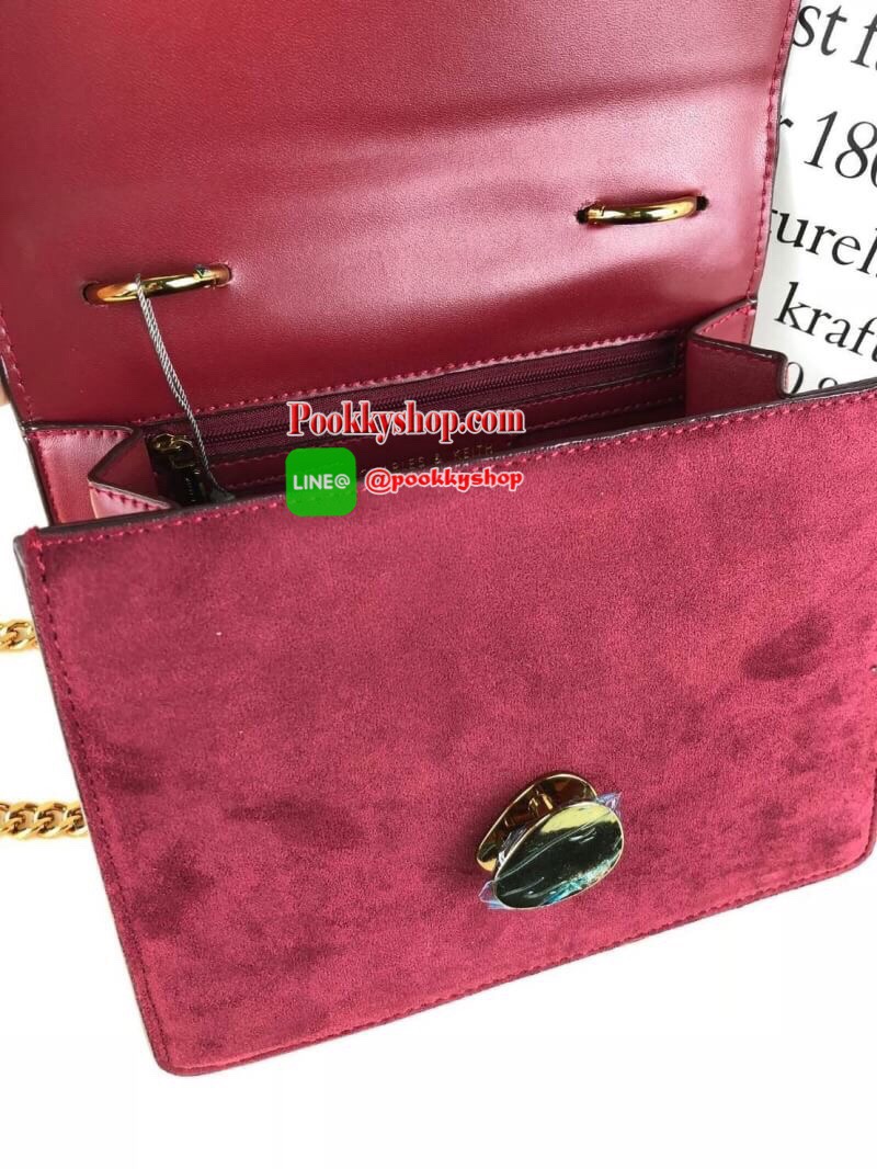 New! สินค้าพร้อมส่งค่า CHARLES & KEITH METAL DETAIL FRONT FLAP BAG กระเป๋าสะพายรุ่นใหม่ชนช็อป วัสดุหนังเรียบ แต่งดีเทลเก๋ไก๋ ที่โซ่สะพายยาวจะเป็นโซ่ใหญ่และเล็กต่างสีกัน เปิดปิดด้วยตัวล็อก ด้านในเป็นช่องกว้าง มีช่องซิป 1 ช่อง ใส่ของจุกจิก iphone plus ได้ ส