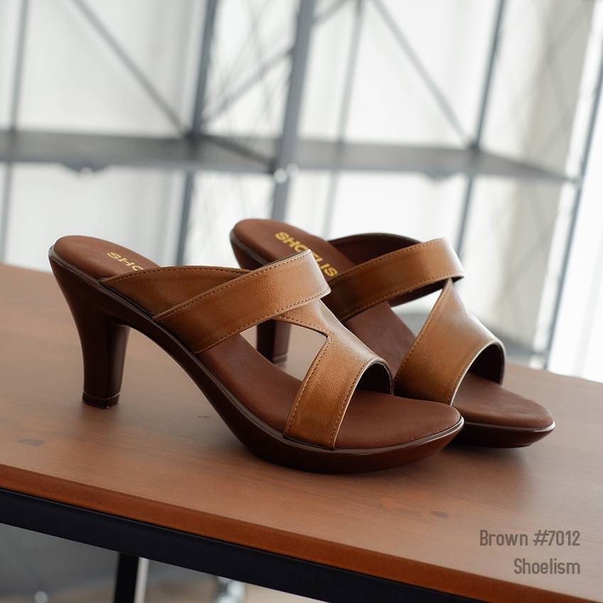 มาใหม่ รองเท้าส้นสูงดีไซน์ใหม่ หนังPU คัทติ้งเนี๊ยบบอกเลยเป็นอีกรุ่นที่งานดีมาก ปังทั้ง 3 สี ไม่จัดไม่ได้แล้วจ้า