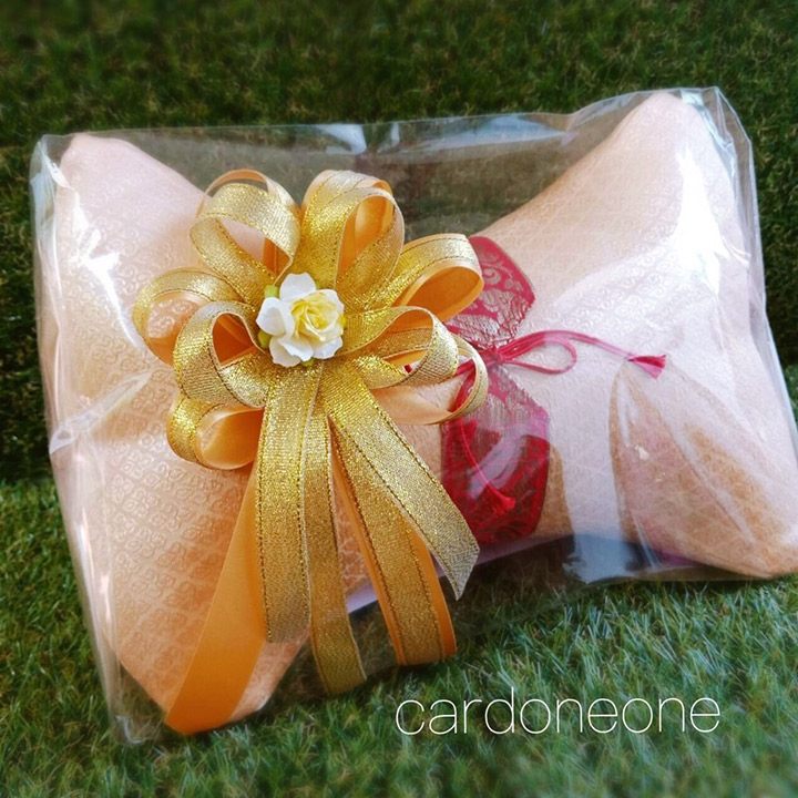 หมอนรับไหว้ใบชา