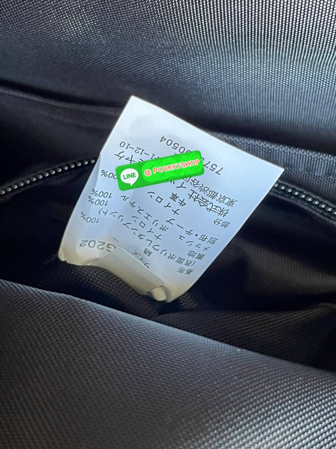 BAO BAO ISSEY MIYAKE LARGE BACKPACK ผู้ที่มักใช้งานกระเป๋าเป้ในชีวิตประจำวัน ส่วนมากจะอยู่ในวัยนักเรียน-นักศึกษาหรือวัยทำงาน ซึ่งรุ่นนี้ตอบโจทย์การใช้งานได้เป็นอย่างดี เป็นเป้ที่มีช่องสำหรับใส่สัมภาระประมาณหนึ่ง เพื่อให้สามารถจัดเก็บสิ่งของได้อย่างเป็นระเ