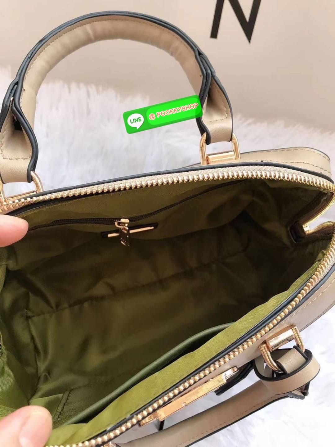 Lyn แท้ Outlet คอลเลคชั่นใหม่ ทรงหมอน สะพายข้าง