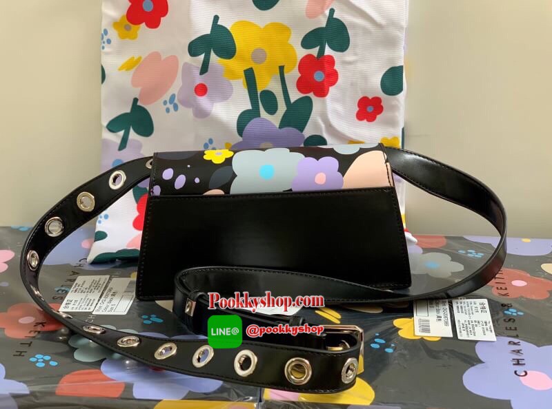 New arrival Limited Edition !! CHARLES & KEITH ACCESSORIES BOX SET พร้อมส่ง รุ่นหายากค่ะ!! มาพร้อมกันทั้ง set ค่ะ // ในเซตมีกระเป๋า;การ์ด ;ถุงผ้าหิ้ว กล่องกระดาษแบรนด์ค่ะ สุดคุ้มทีเดียว!! ✔️กระเป๋าลายดอกไม้ สะพายข้างได้ ครอสบอดี้ร์ได้ หรือถือแบบคลั