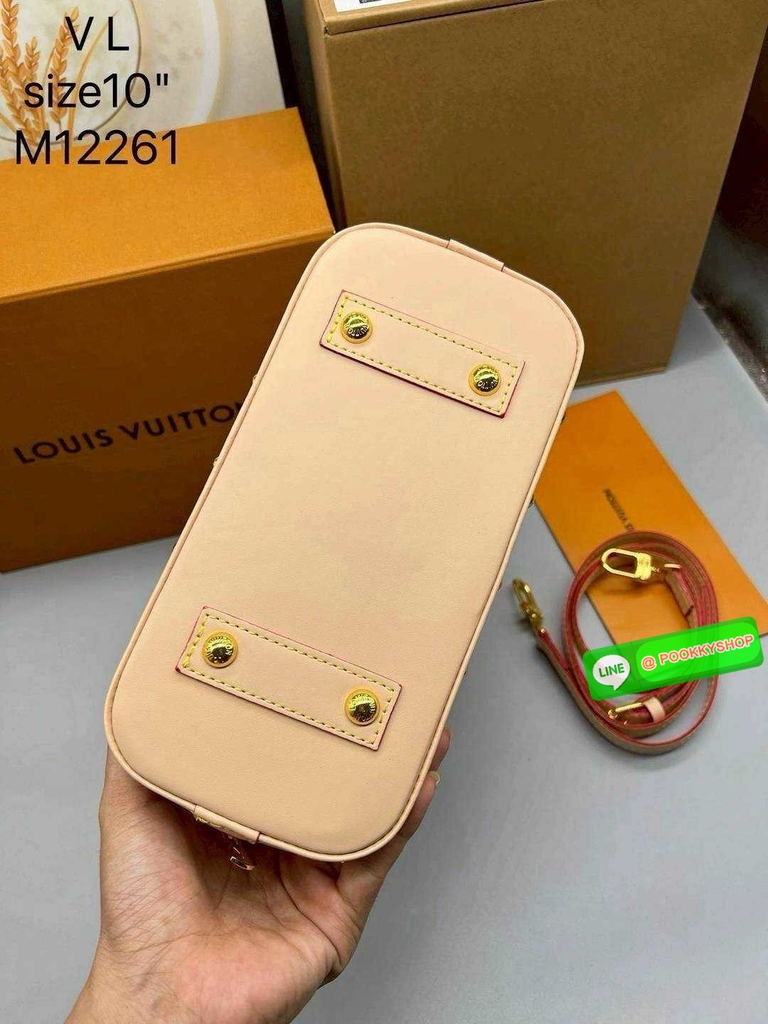 LV x TM Alma BB Multicolor Bag กระเป๋าทรงโดมสุดฮิต ดีไซน์ใหม่ต้อนรับฤดูร้อน โดดเด่นด้วยการตกแต่งลายพิมพ์ โทนสีสดใสสะดุดตา ที่สาวๆตามหา สวยสะพายขับผิว อัพลุคไฮน์ที่สุด ขนาดกำลังดี เรียบ ดูหรู หูจับในตัวทำให้ใช้งานได้สะดวก และมีสายครอสสะพายข้างให้ เปิด-ปิดด