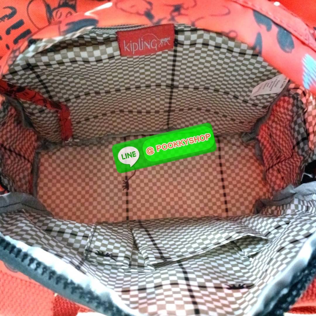 KIPLING 3 WAYS MINI BACKPACK ซับในลายตาราง กระเป๋าสะพาย 3 Ways รุ่นใหม่ วัสดุ Nylon & Polyester 100% หูหิ้วหนังปั๊มชื่อแบรนด์ สายสะพายยาวเลื่อนปรับได้ free size และ สามารถถอดได้ สามารถถือหรือสะพายได้ จะสะพายไหล่ สะพายเฉียง Crossbody หรือจะคล้องสายเป็นเป้ส