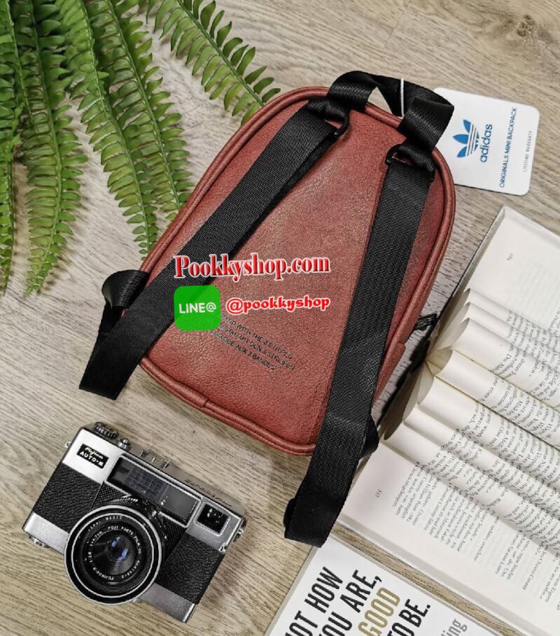 Don’t Miss! NEW ARRIVAL! ADIDAS MINI BACKPACK กระเป๋าเป้สไตล์ Sport ขนาดมินิ กำลังน่ารัก น้ำหนักเบา หนังสวยอยู่ทรงด้านหน้ามีโล้โก้และช่องซิป เปิดปิดด้วยซิปสะดวกใช้ หัวซิปแบรนด์ ภายในมีโลโก้และช่องใส่ของ มีหูจับถนัดมือ สายสะพายเลื่อนปรับระดับได้ ไอเท็มใหม่