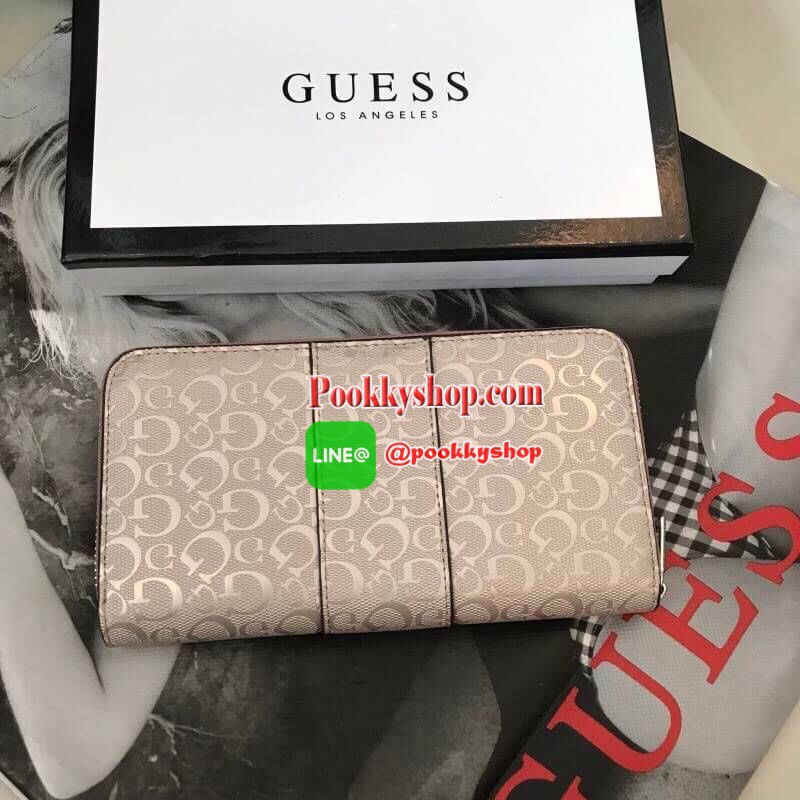 Guess wallet กระเป๋าสตางค์ใบยาว วัสดุหนังแก้วเงาสวย ด้านหน้าตกแต่งด้วยโลโก้แบรนด์สวยโดดเด่น ด้านในมีช่องใส่บัตรหลายช่อง มีช่องกลางใส่เหรียญ เปิดปิดกระเป๋าแบบซิปรอบสะดวกใช้ น้ำหนักเบา ซับในลายแบรนด์ ราคาสุดคุ้มห้ามพลาดค่ะ (พร้อมกล่อง+การ์ด)