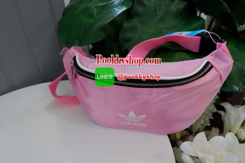 ADIDAS ORIGINALS ADICOLOR WAIST BAG Best seller! **ดาราเซเลปใช้กันเพียบ ช้าอดหมดก่อนนาจา กระเป๋าคาดอก/คาดเอวสุดชิค ดีไซน์เรียบง่าย แต่สะพายแล้วเท่ห์ คลาสสิคสุดๆ อะไหล่เงิน เปิด-ปิด ด้วยซิป ภายในกว้าง ใส่กระเป๋าสตางค์ยาวได้ และของจุกจิกได้ พอประมาณ มีช่องซ