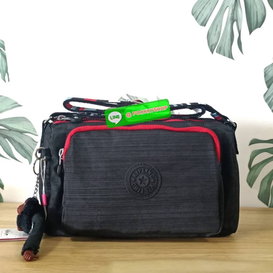 KIPLING RETH CROSSBODY BAG ซับในตาราง วัสดุ Nylon +polyester กระเป๋าสะพายข้างหรือ สะพาย Crossbody ได้ ช่องหน้าเปิด-ปิด ด้วยซิป พร้อมช่องแยกบ่อยด้านข้าง ช่องหลัก 2 ช่อง ด้านในโล่งกว้าง สามารถจุสัมภาระได้เยอะ พร้อมช่องซิปหลัง สายสะพายปรับระดับสั้น-ยาว ได้ f